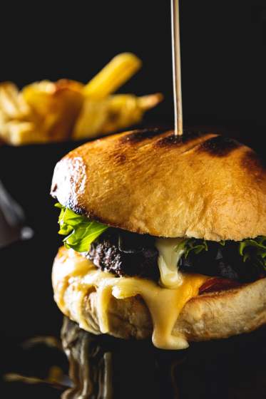 Burger et frites de l'hôtel restaurant La Caborne, Séminaire &amp; Privatisation Restaurant à Lyon